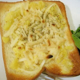 豆乳チーズのポテサラトースト